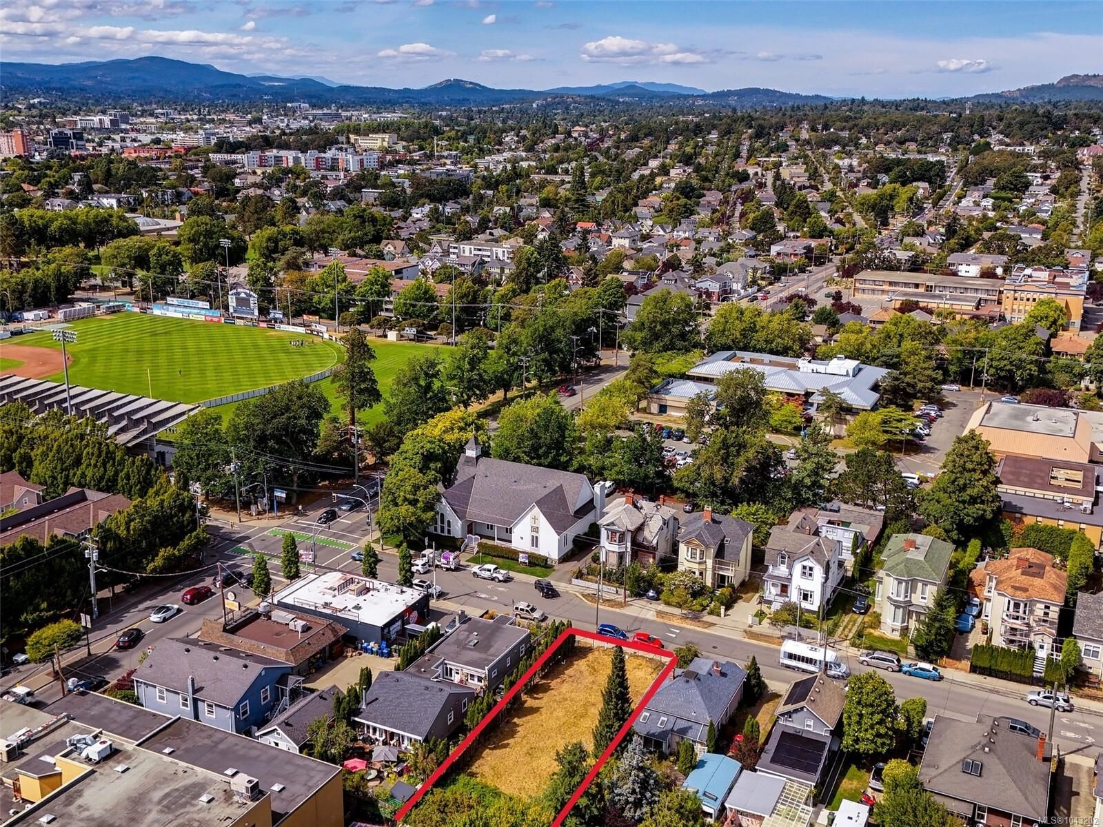 Property Photo: 1115 Caledonia Ave BC V8T 1E9