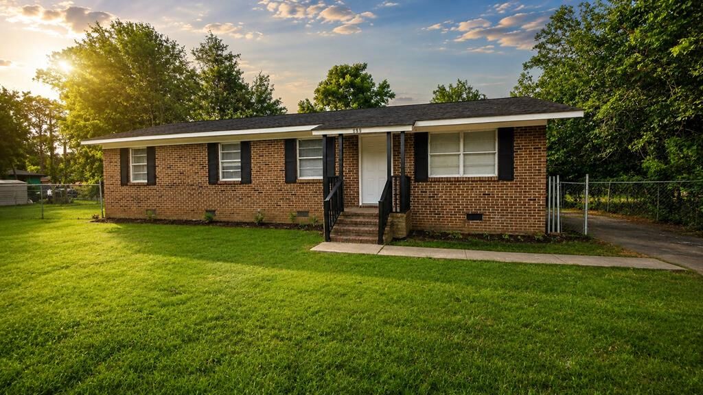 Property Photo: 220 Ebony Ln GA 31701