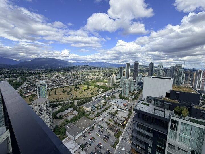 Property Photo: 2108 Gilmore Avenue 5101 BC V5C 0N8