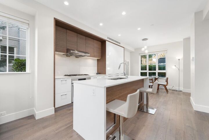 Property Photo:  238 W 62nd Avenue 6  BC V5X 0G7 
