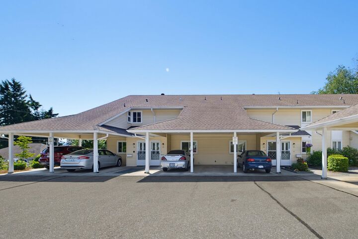 Property Photo: 7525 Martin Place 33 BC V2V 6N2