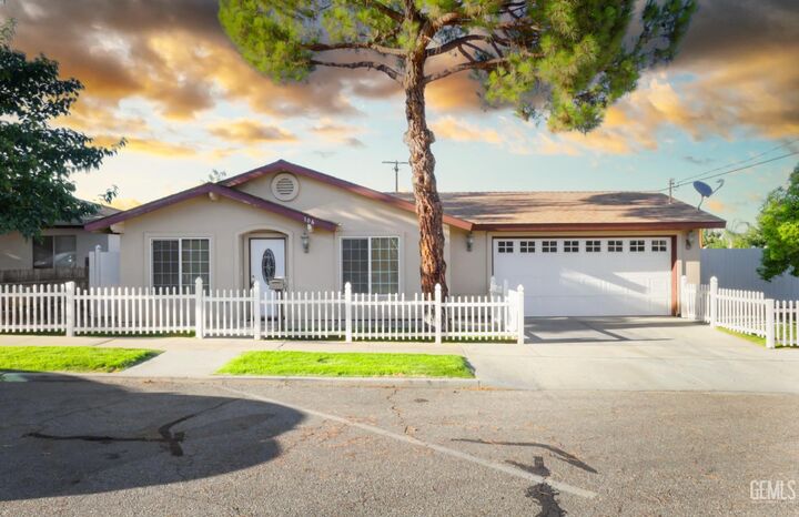 Property Photo: 106 Lucard Street CA 93268