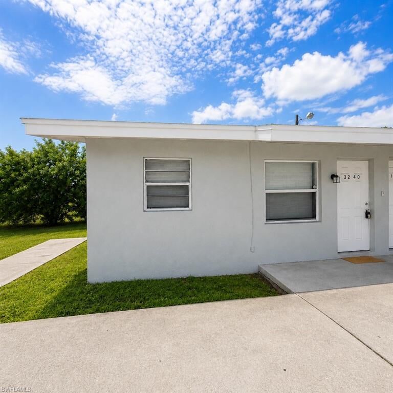 Property Photo: 3240 Dora St FL 33916