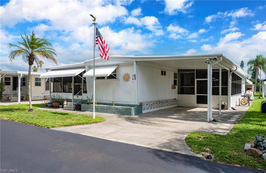Property Photo: 195 Domingo Dr FL 33905