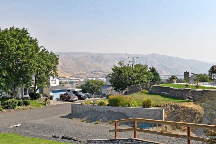 Property Photo: 1971 Golfview Drive WA 99403