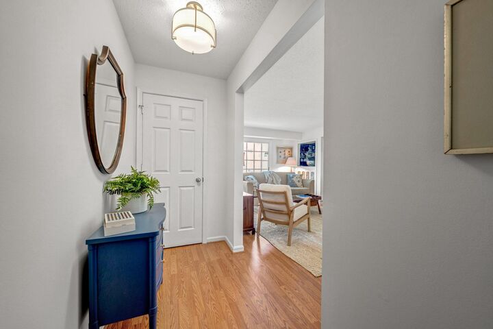 Property Photo:  116 Prosperity SE B  VA 20175 