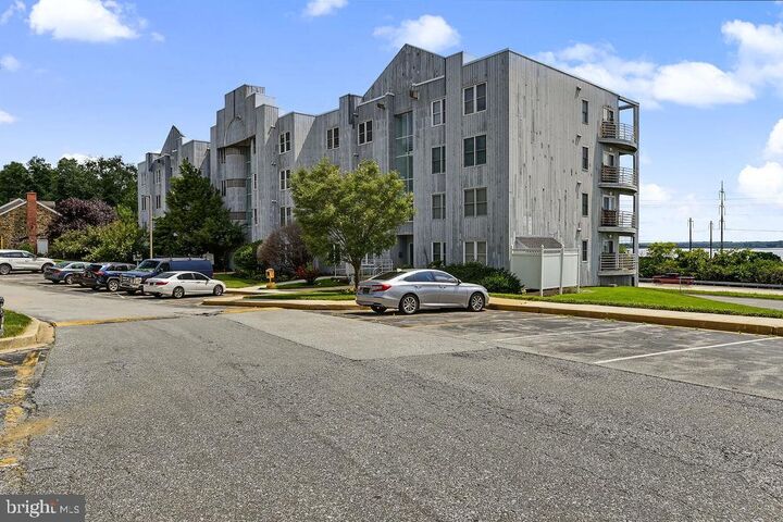 Property Photo: 5215 Le Parc Drive 6 DE 19809