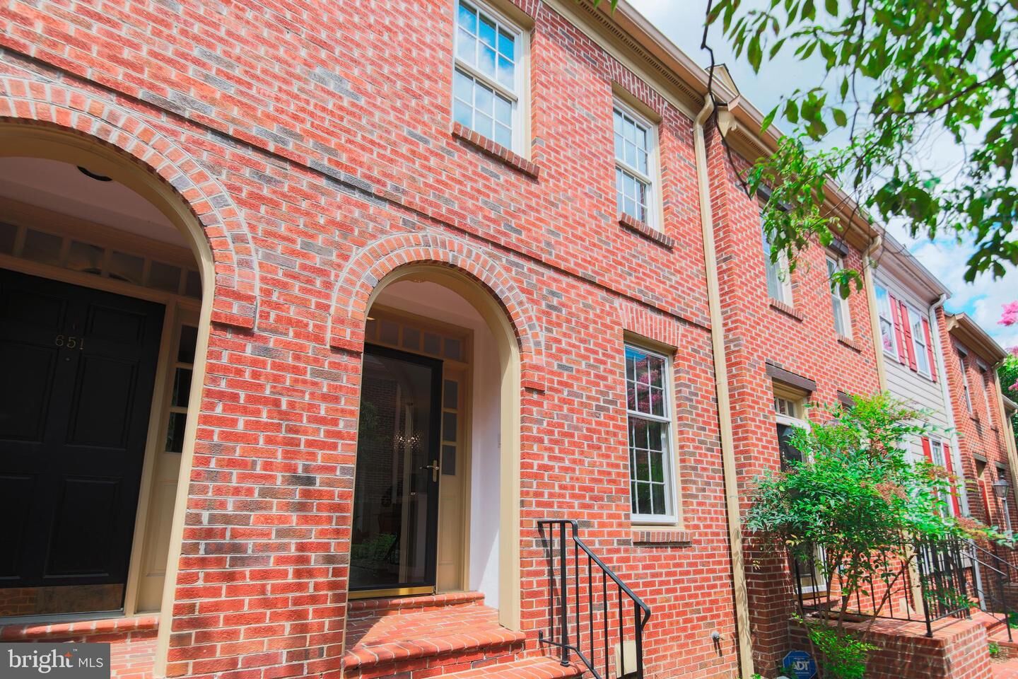 Property Photo: 649 S Columbus Street VA 22314