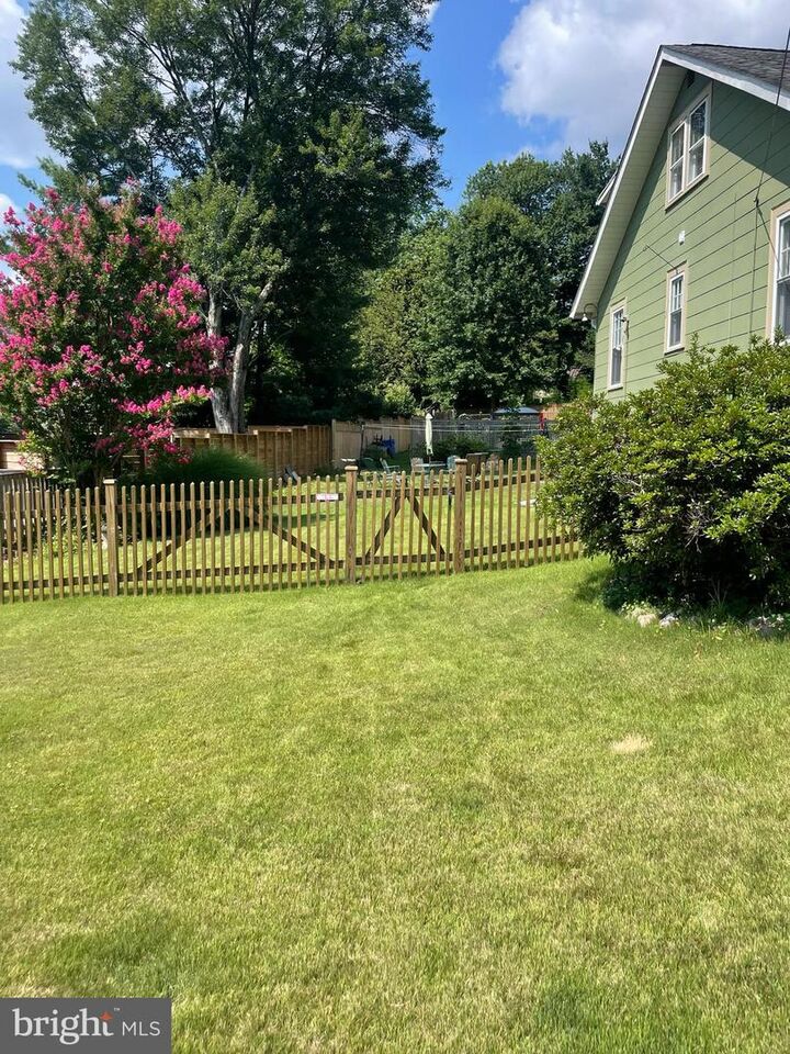 Property Photo: 2210 N Lexington Street Upper Level VA 22205