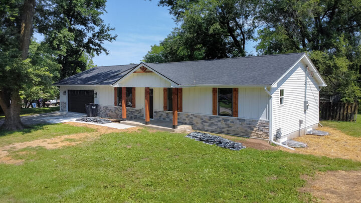 Property Photo:  25 E Poplar Hill Dr  MO 65203 