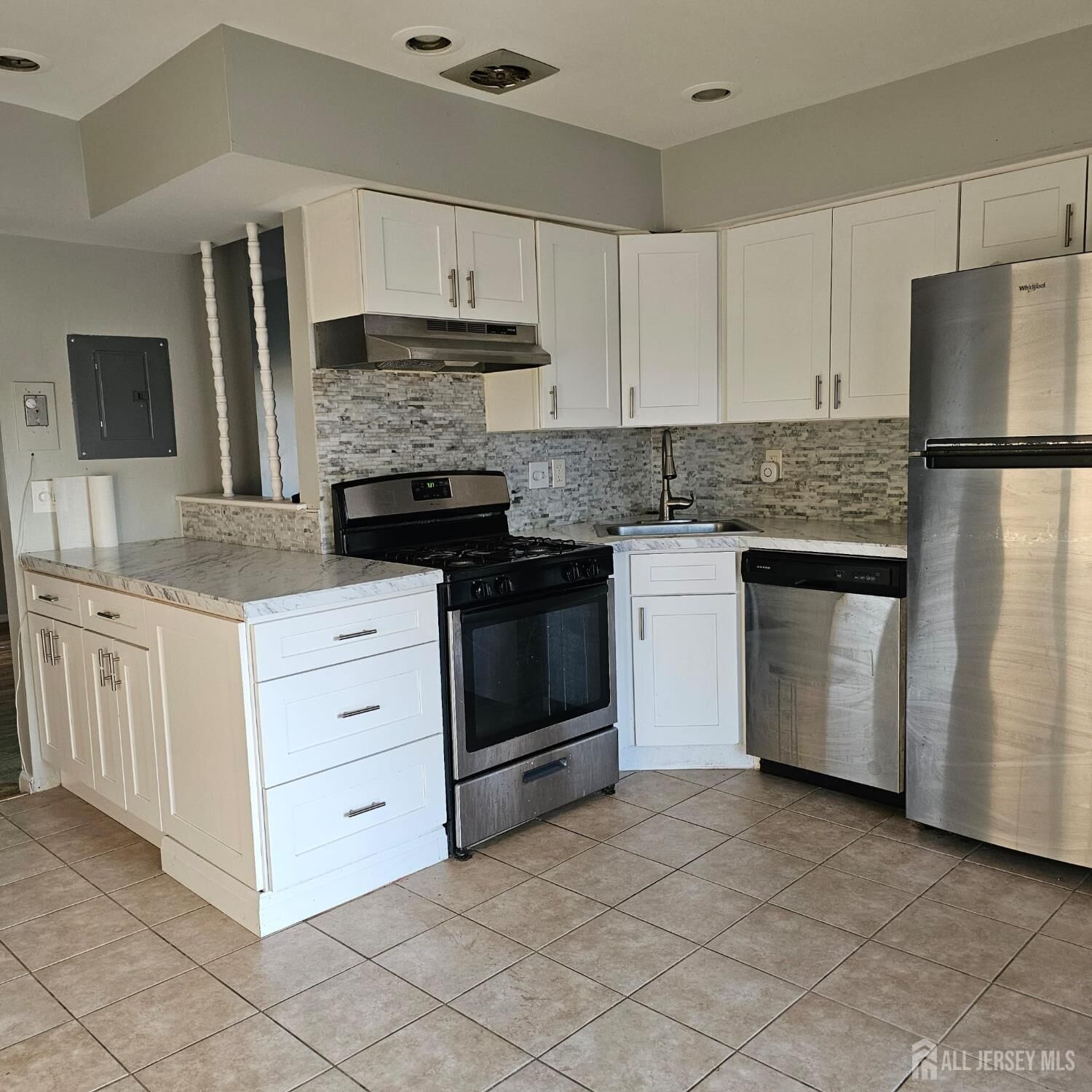 Property Photo:  32 Judson Street 12B  NJ 08837 