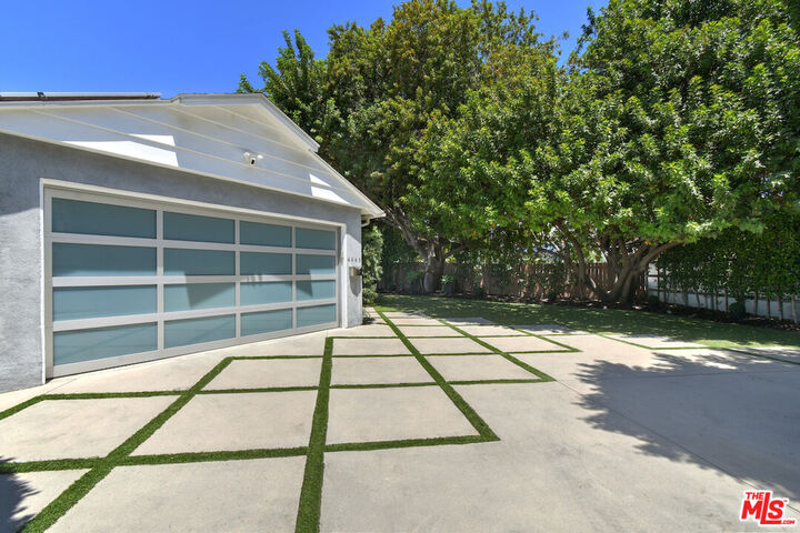 Property Photo: 4445 Vantage Ave CA 91604