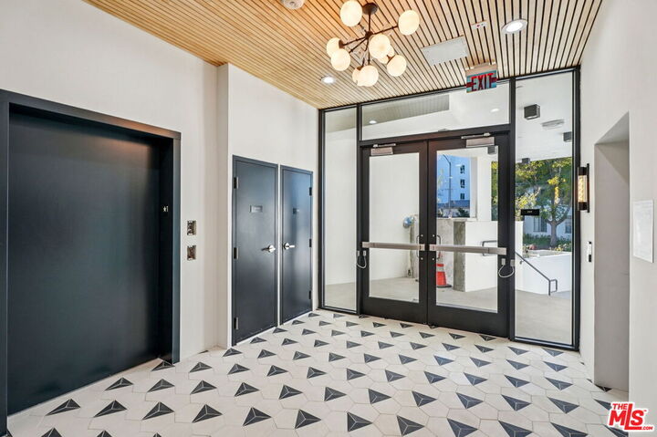 Property Photo: 1110 S Spaulding Ave, Unit Ph5 CA 90019