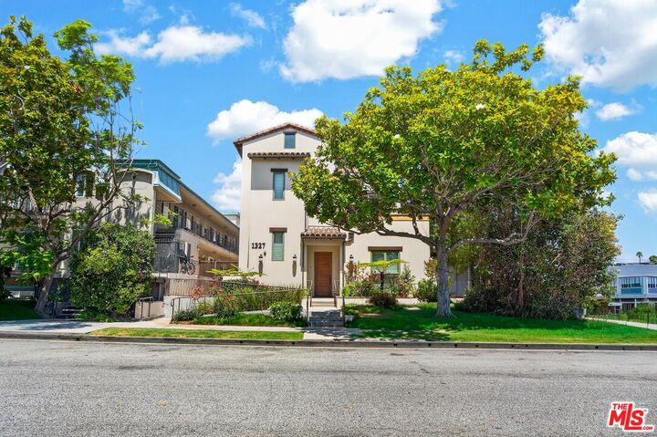 Property Photo: 1327 Euclid St, Unit 3 CA 90404