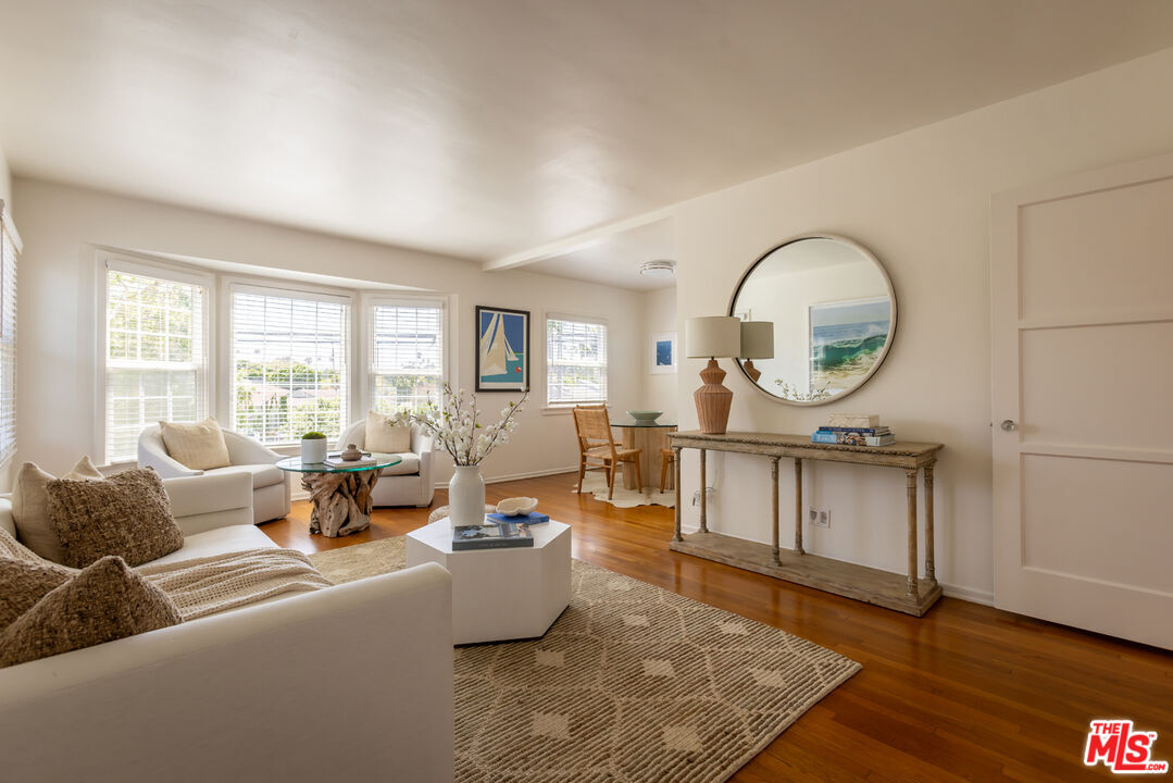Property Photo: 1121 Grant Ave CA 90291