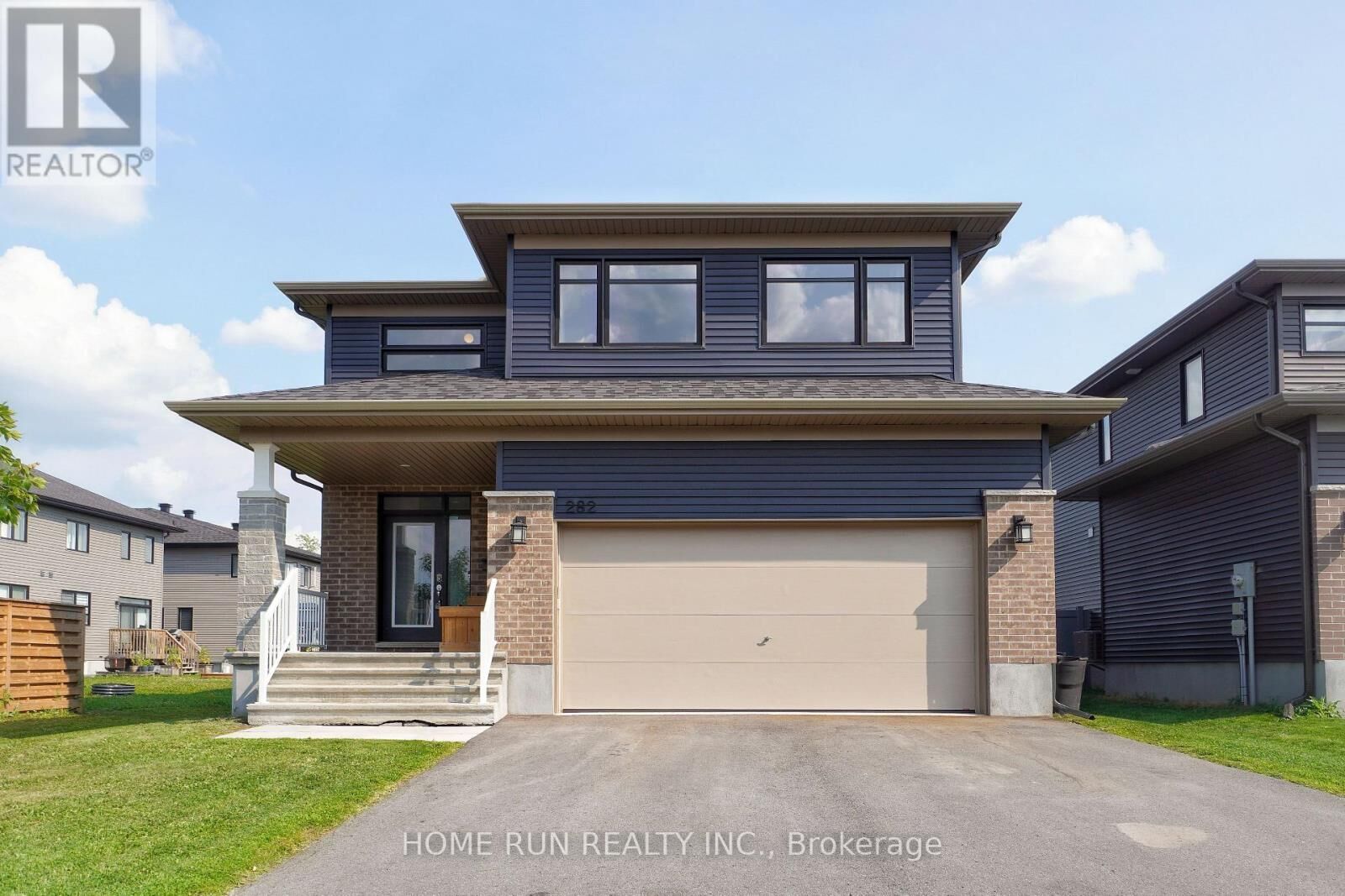 Property Photo:  282 Nelson Street East  ON K7C 0P8 