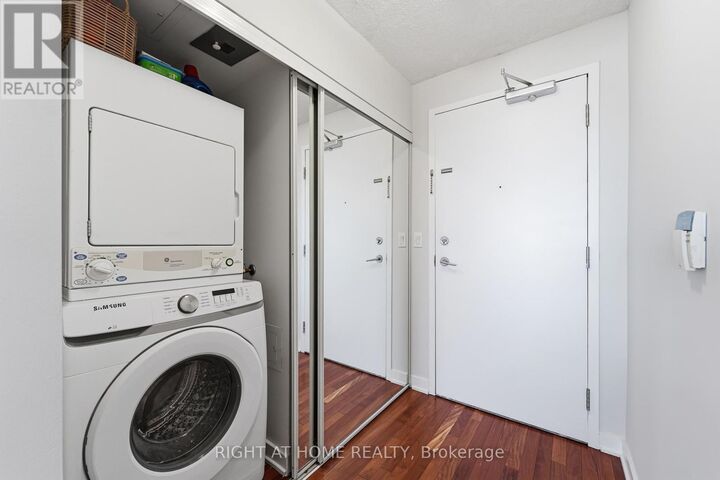 Property Photo:  38 Lee Centre Drive 1612  ON M1H 3J7 