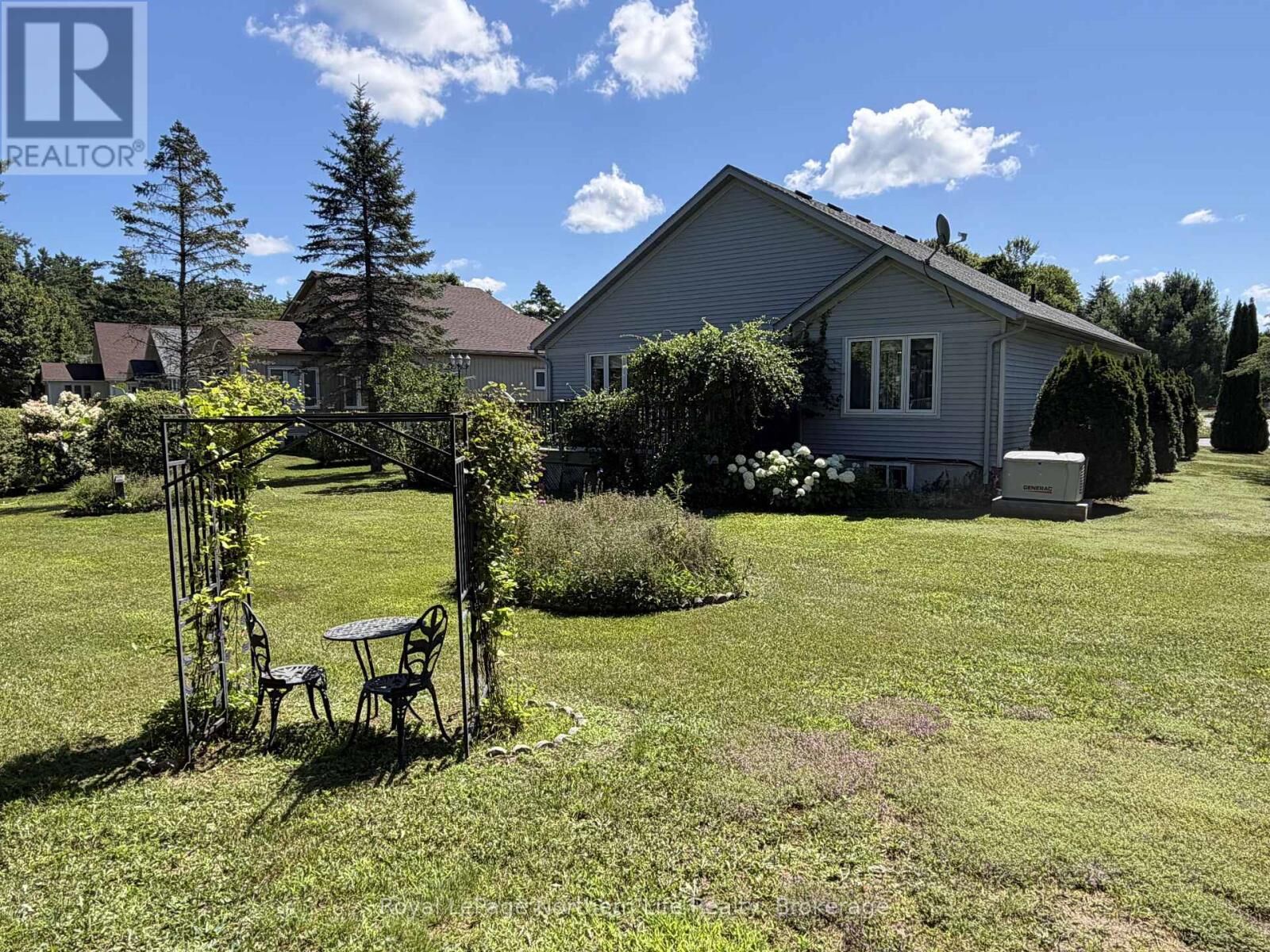 Property Photo:  2 Twigs End  ON P1P 1Z2 