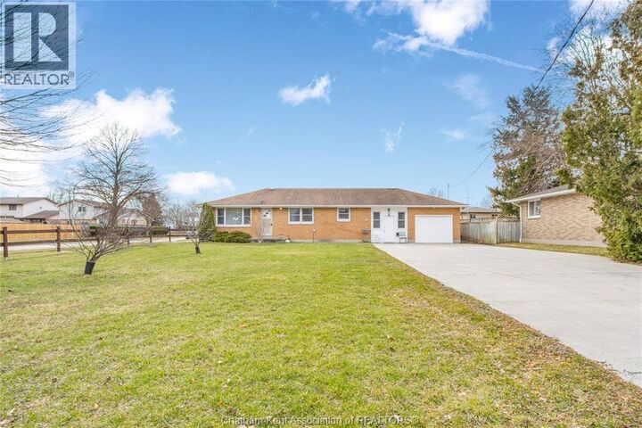 Property Photo:  410 McNaughton Avenue East  ON N7L 2G9 