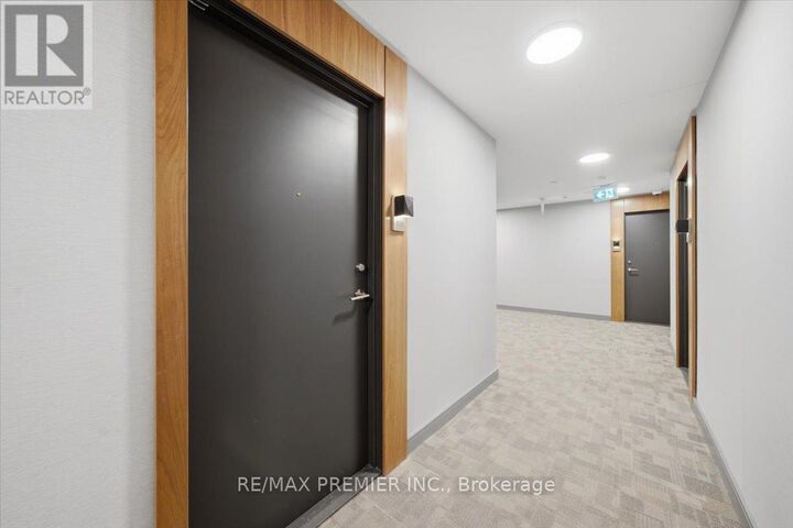Property Photo: 25 Neighbourhood Lane 515 ON M8Y 0C4