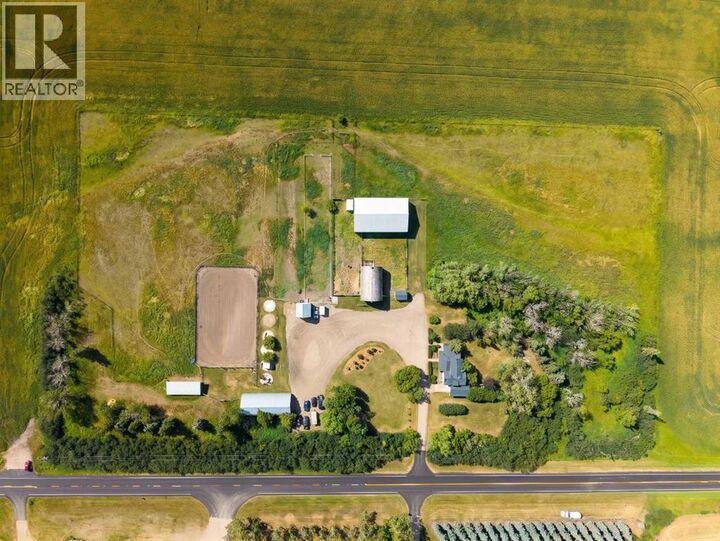 Property Photo:  250035 Township Road 304  AB T0M 1Y0 