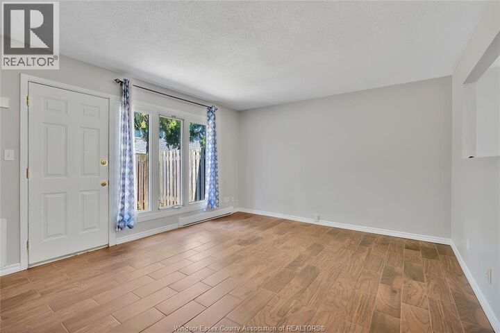 Property Photo:  6732 Rose-Ville Garden Drive  ON N8T 1J2 