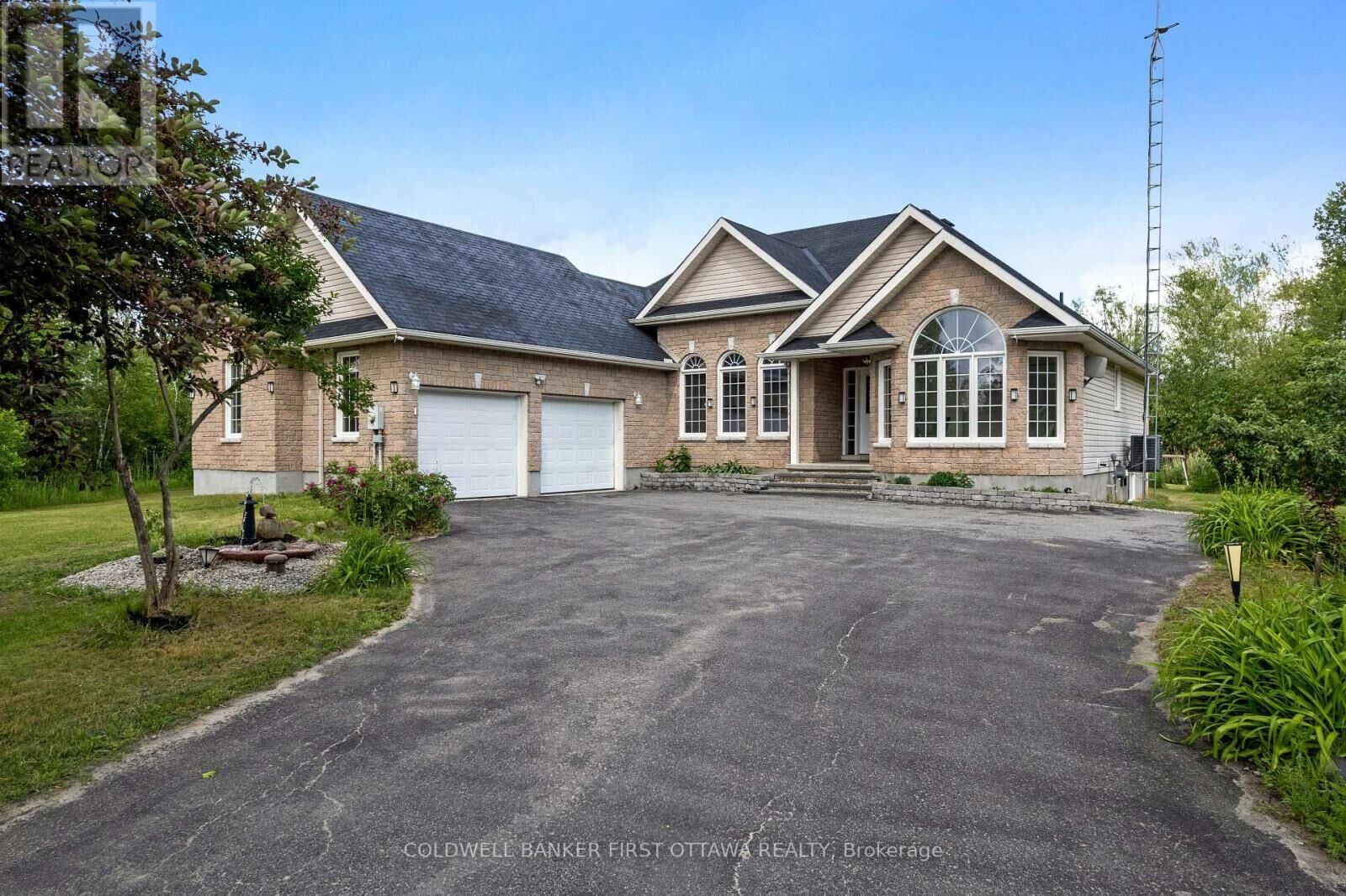 Property Photo: 11 Rideau Crossing Crescent ON K0G 1K0