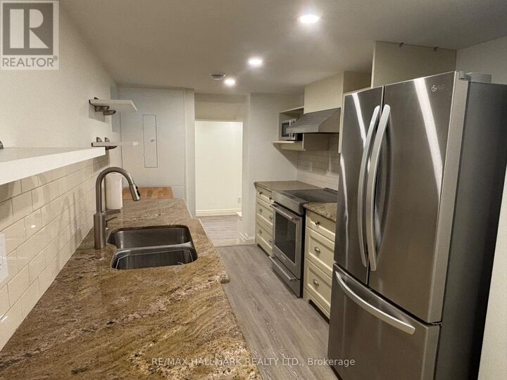 Property Photo:  3 Whitewood Road Lower  ON M4S 2X8 