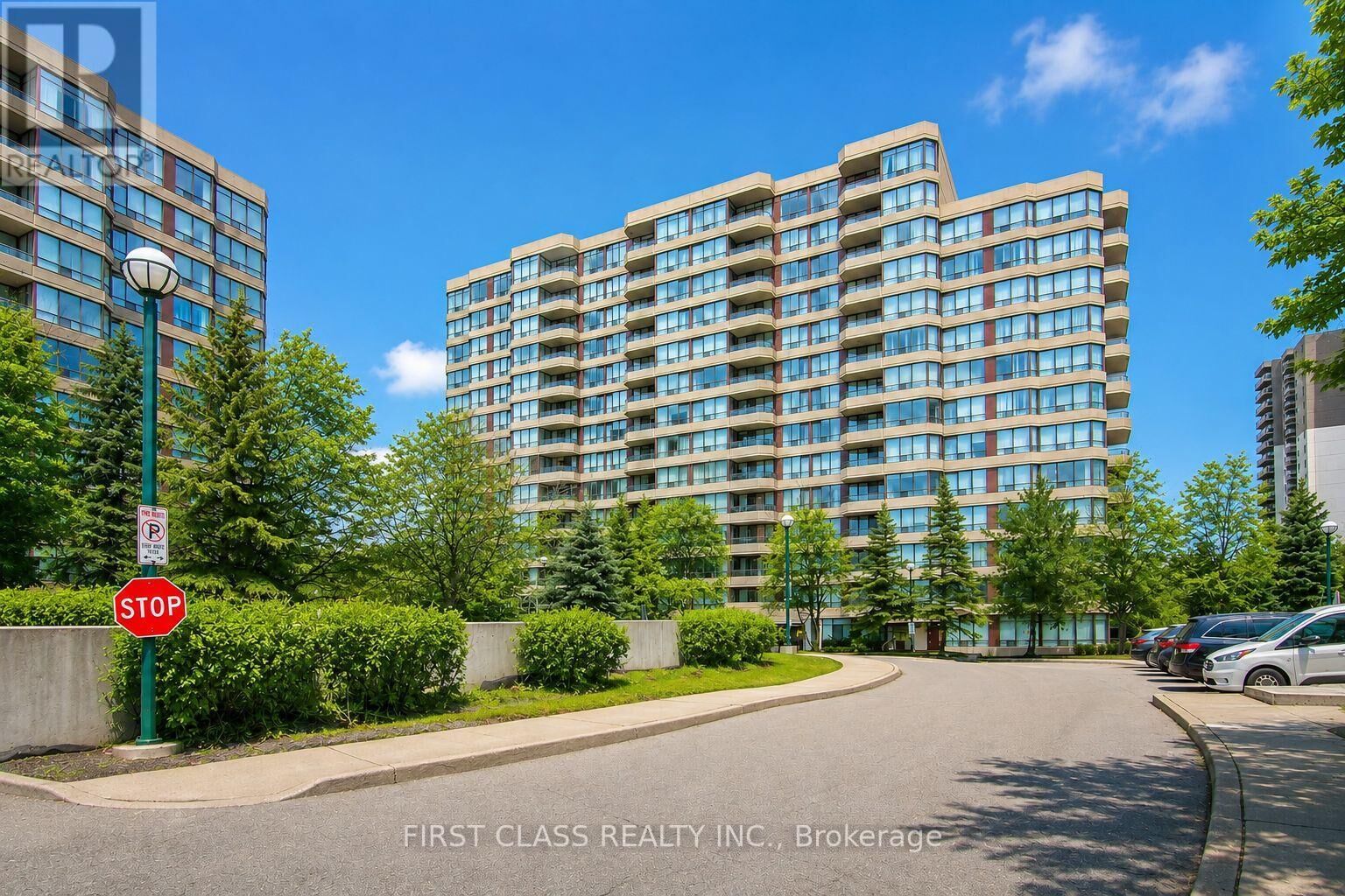 Property Photo: 91 Townsgate Drive 106 ON L4J 8E8