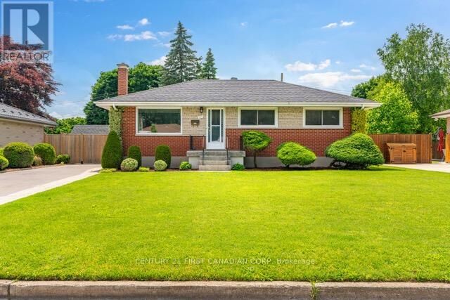 Property Photo: 216 Irving Place Lower ON N5V 2H9