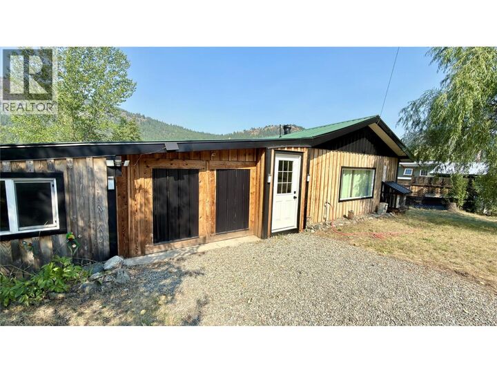 Property Photo: 425 Everette Avenue BC V0H 1J0