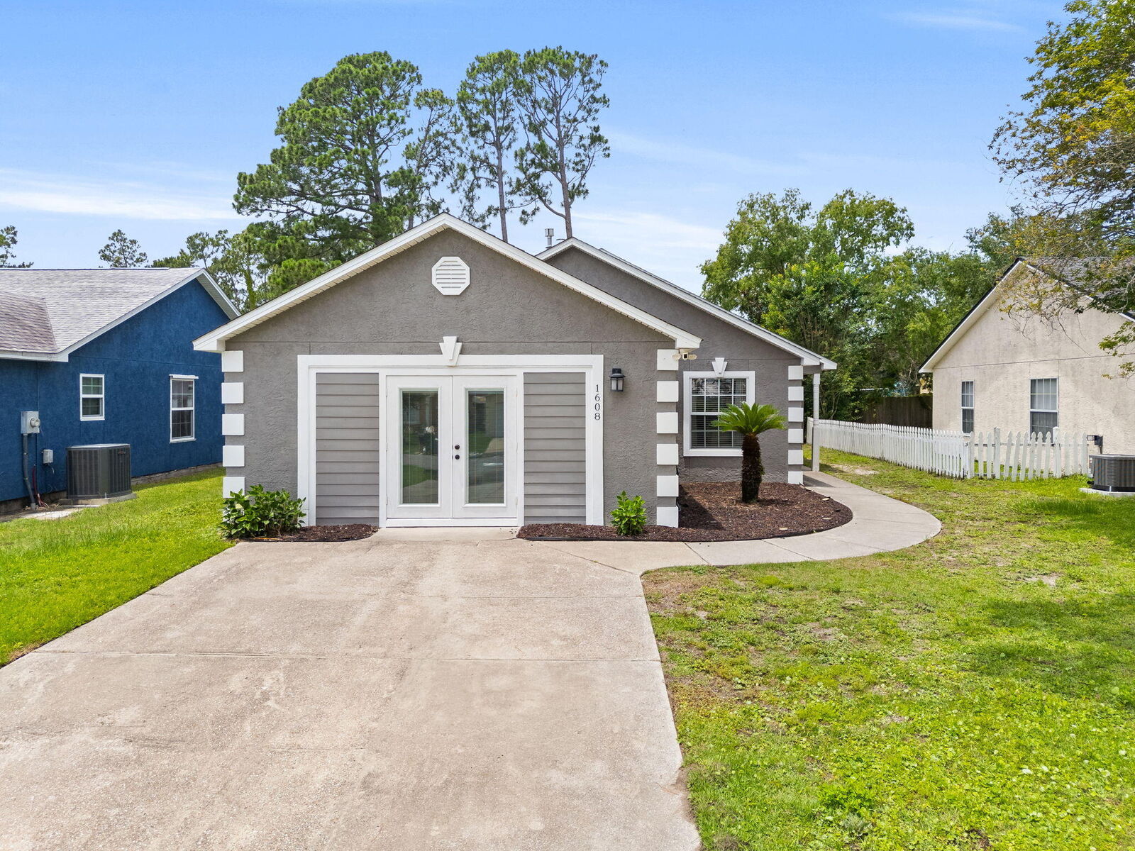 Property Photo: 1608 Vecuna Circle FL 32407