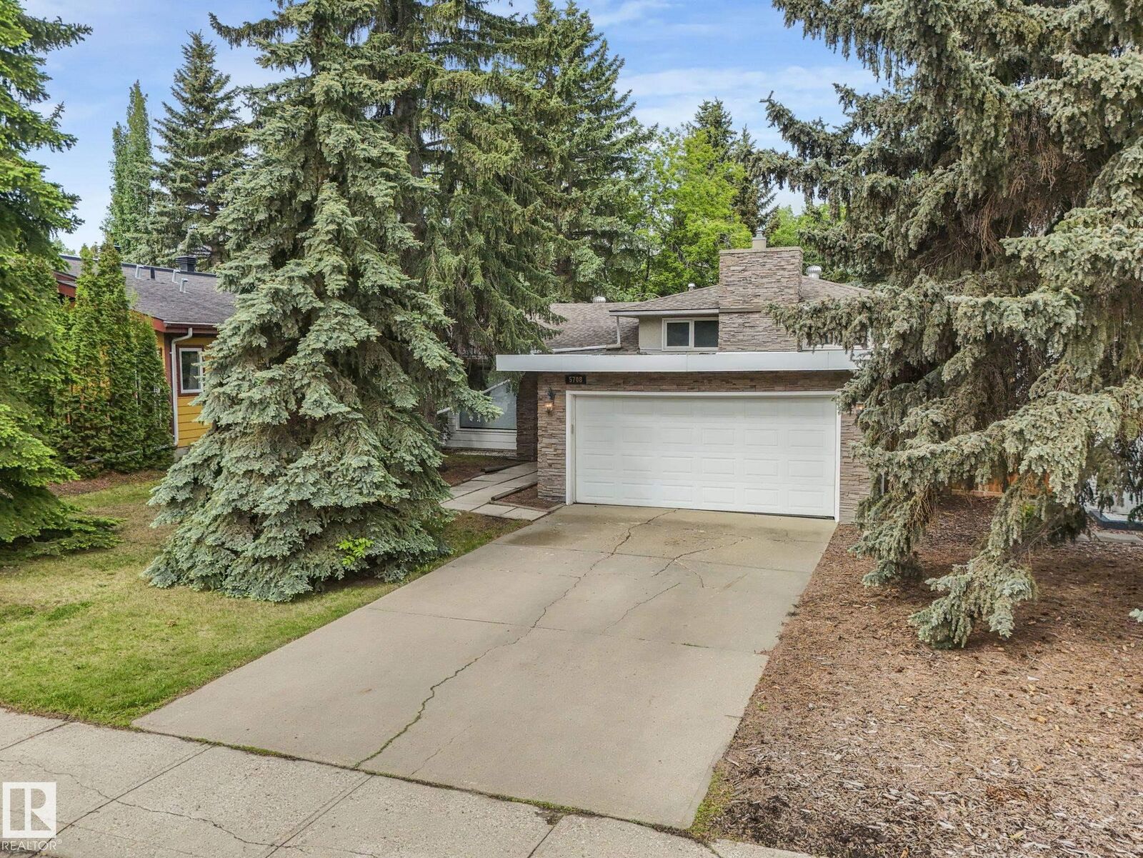 Property Photo:  5708 144 Street NW  AB T6H 4H4 