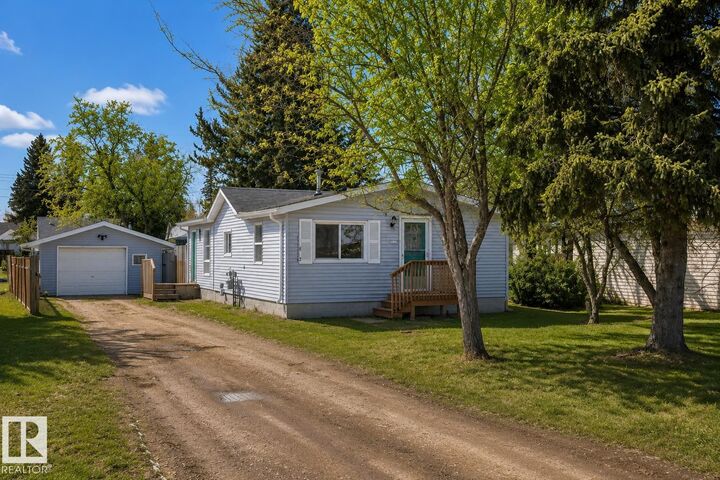 Property Photo:  4712 49 Street  AB T0C 0V0 