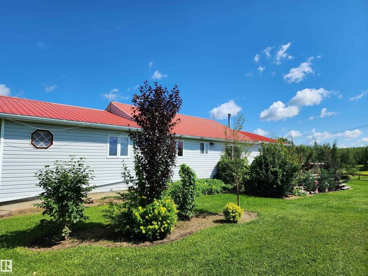 Property Photo:  56223 Rge Road 33  AB T0E 1A0 