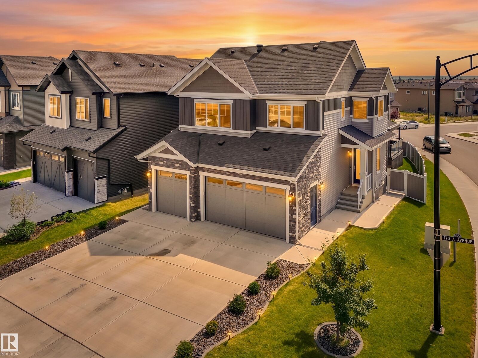 Property Photo:  4621 170A Avenue NW  AB T5Y 4C9 