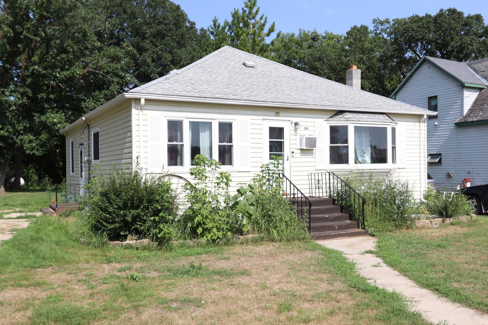 Property Photo: 105 Atlantic Avenue E MN 56714
