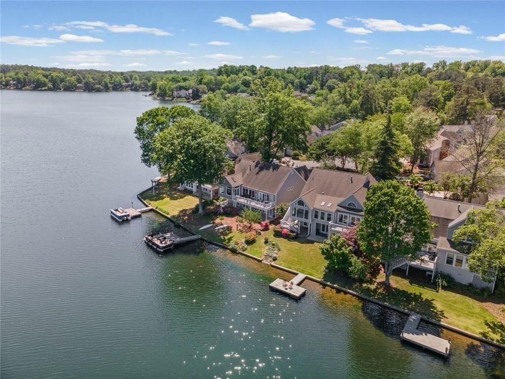 Property Photo: 6430 Spinnaker Lane GA 30005