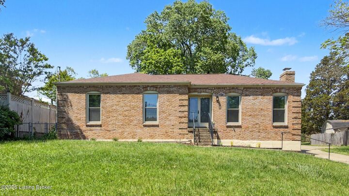 Property Photo: 3318 Hunsinger Ln KY 40220