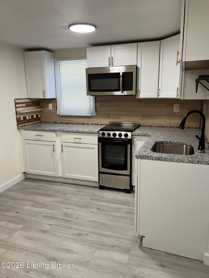 Property Photo: 4813 E Manslick Rd 3 KY 40023
