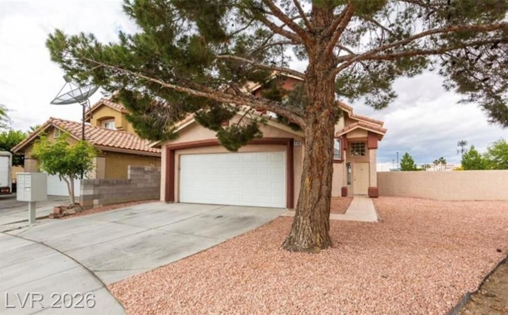 Property Photo:  