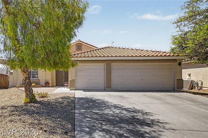 Property Photo: 5137 Pebble Rim Street NV 89081