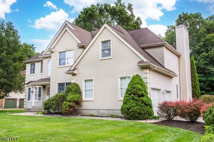 Property Photo:  2 Kingston Ct  NJ 07438 