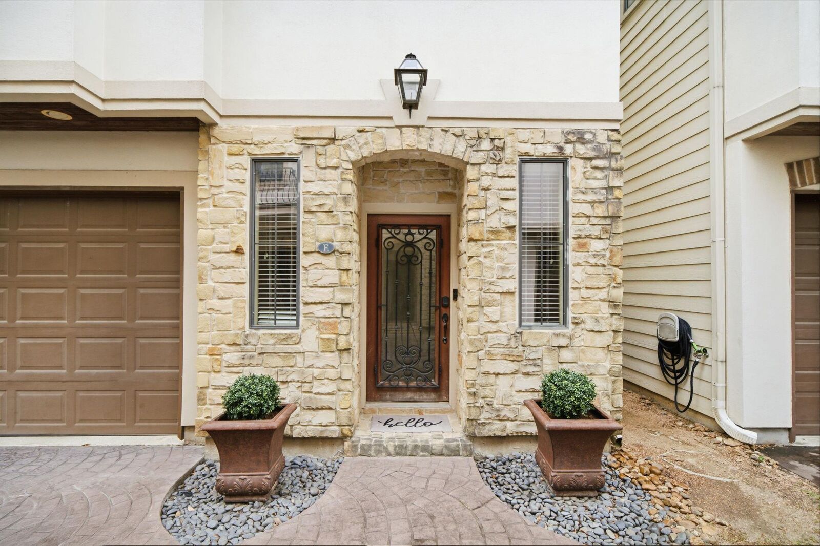 Property Photo: 5950 Kiam Street E TX 77007