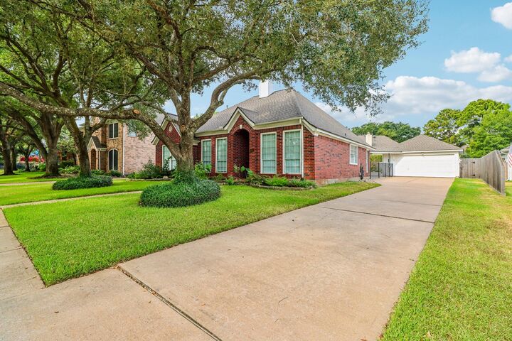 Property Photo:  1906 Dawn Hollow Lane  TX 77494 