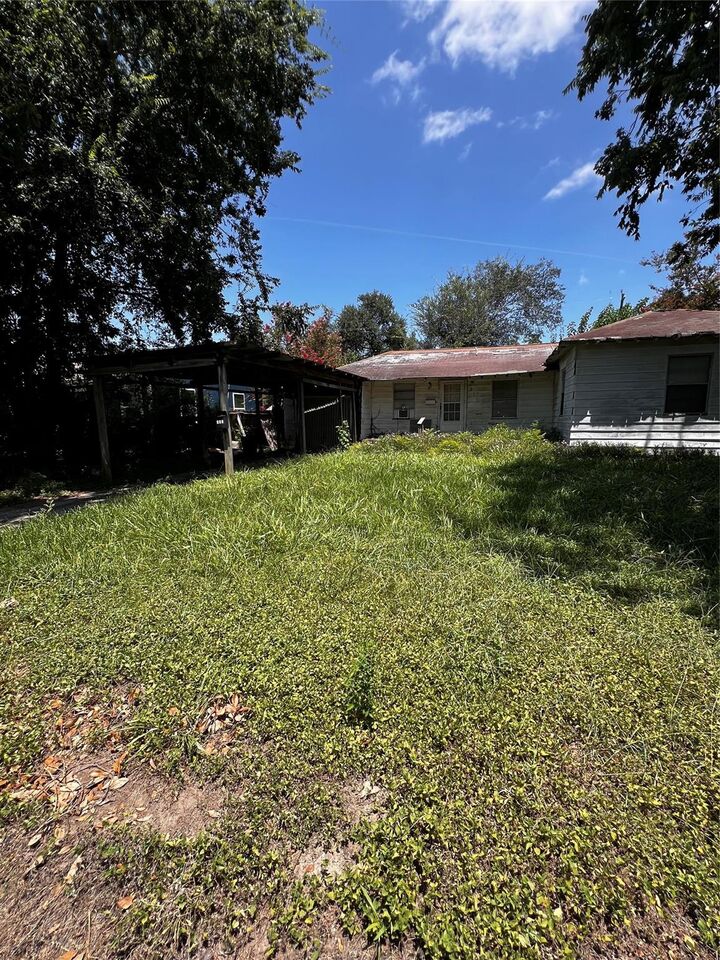 Property Photo: 413 Lynn Street TX 77587