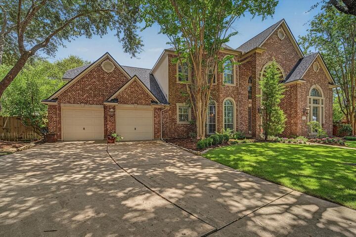 Property Photo: 1811 Oak Shadow Court TX 77479