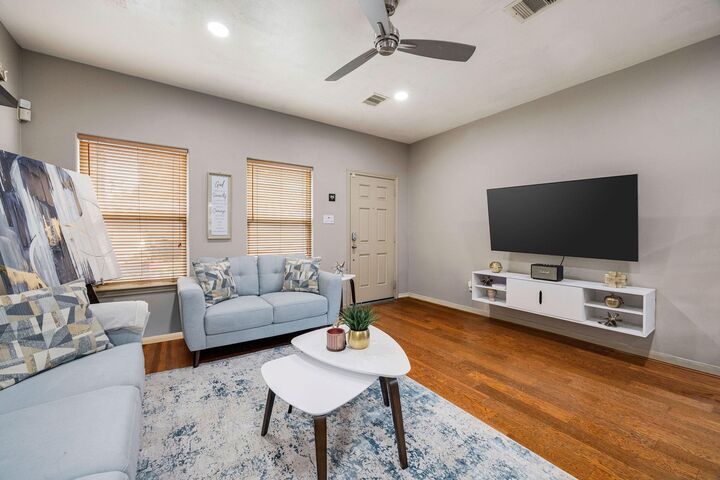 Property Photo: 3208 Baer Street TX 77020