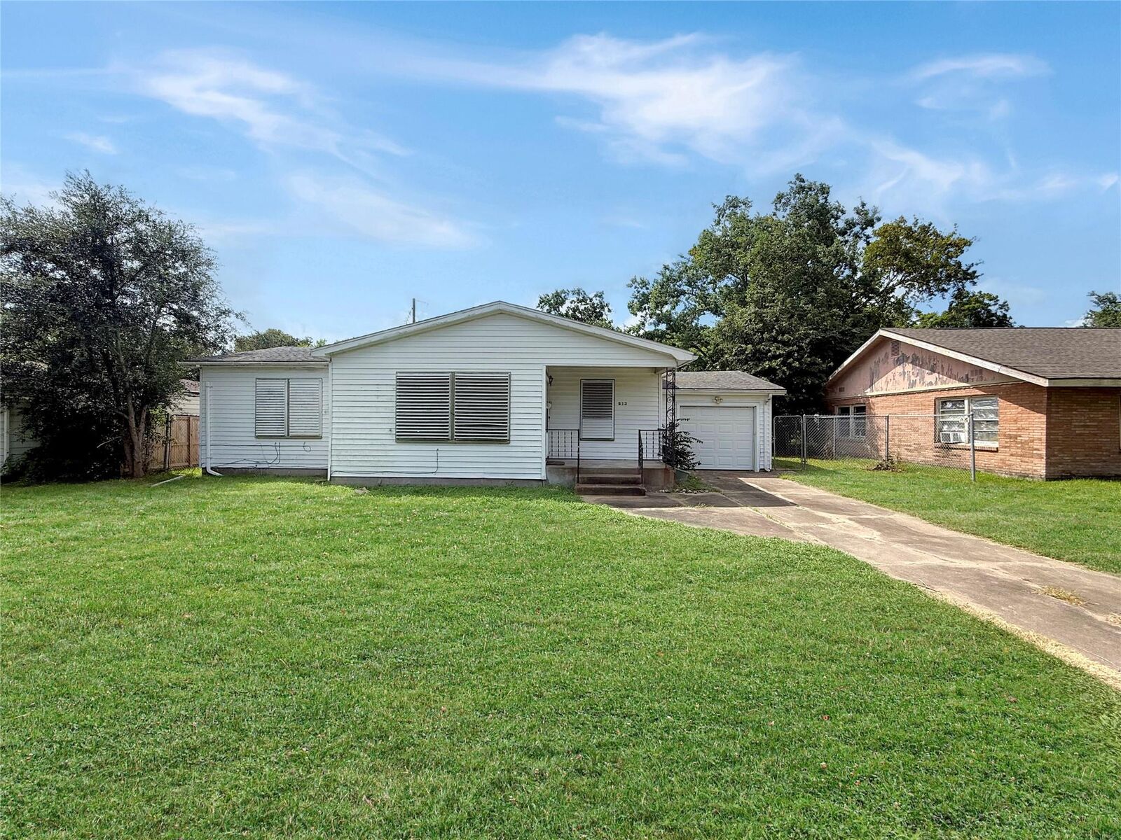 Property Photo: 613 22nd Avenue N TX 77590