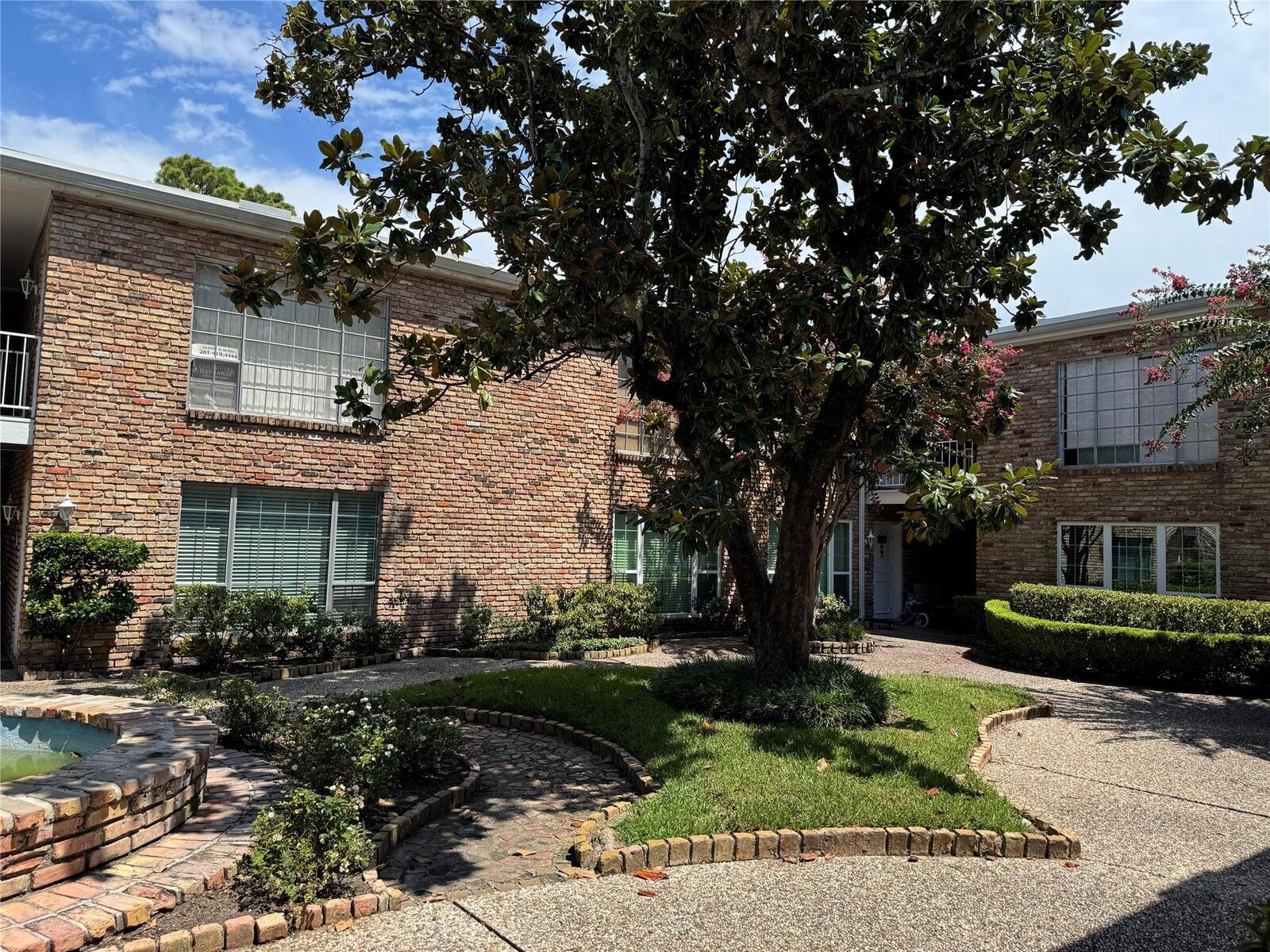 Property Photo:  2121 Fountain View Drive 92E  TX 77057 